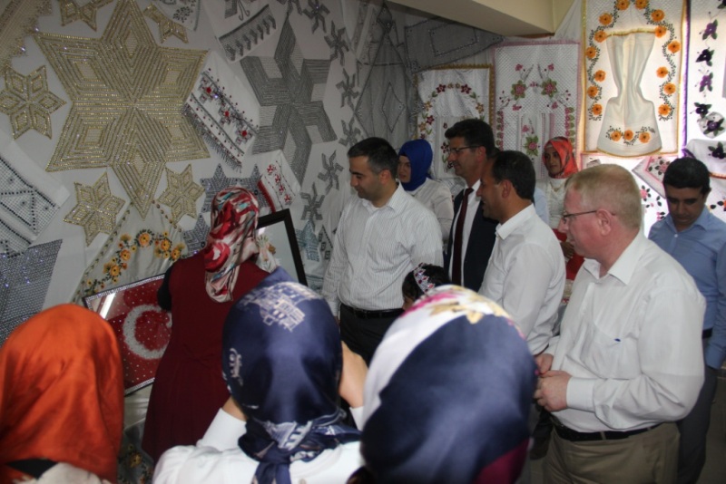 Halk Eğitim Merkezi Yıl Sonu Sergisi Açtı